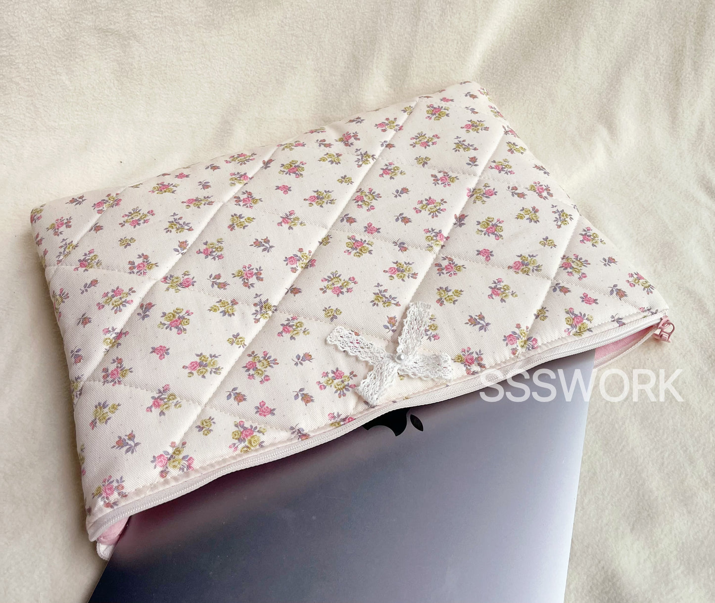 Handmade quilted Laptop Sleeve, Quilted iPad Pouch,Pink floral with pink lining laptop bag