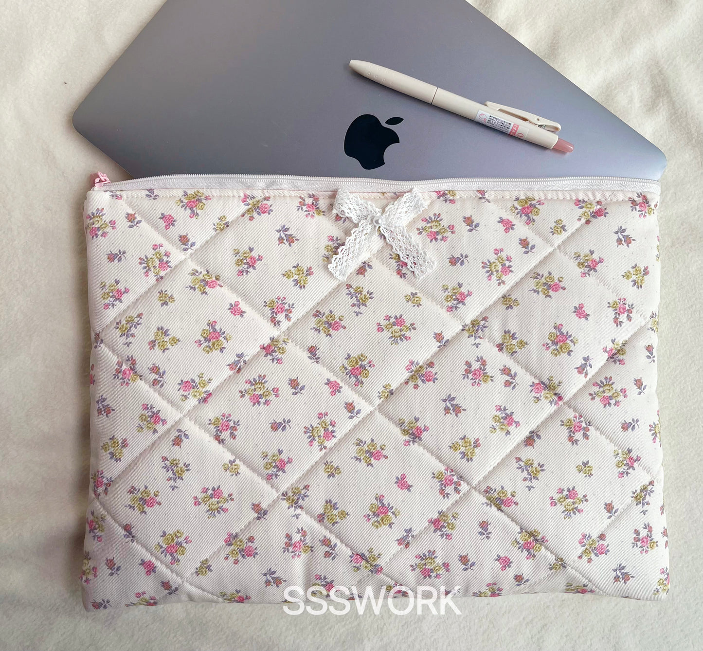 Handmade quilted Laptop Sleeve, Quilted iPad Pouch,Pink floral with pink lining laptop bag
