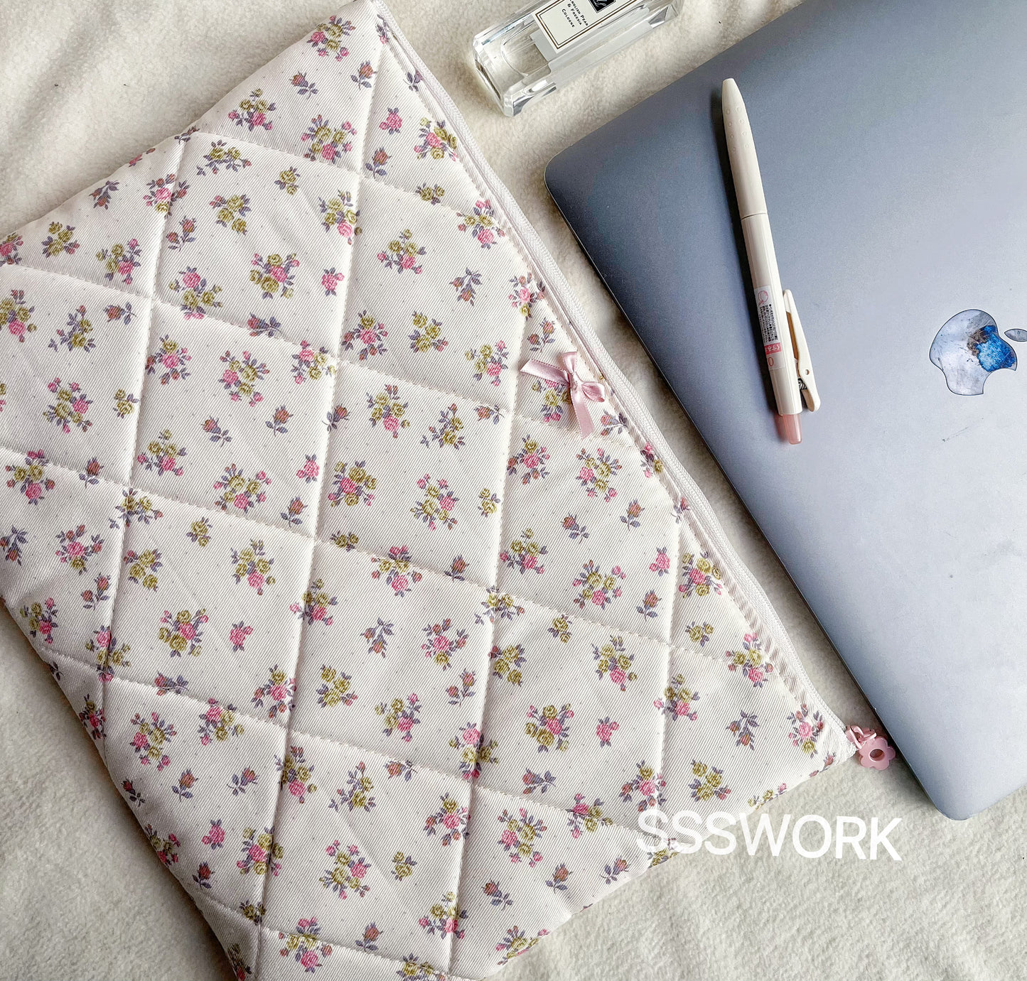 Handmade quilted Laptop Sleeve, Quilted iPad Pouch,Pink floral with pink lining laptop bag