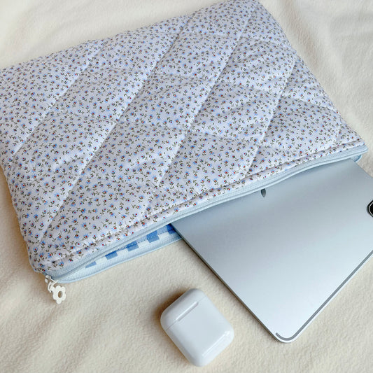 Quilted laptop sleeve