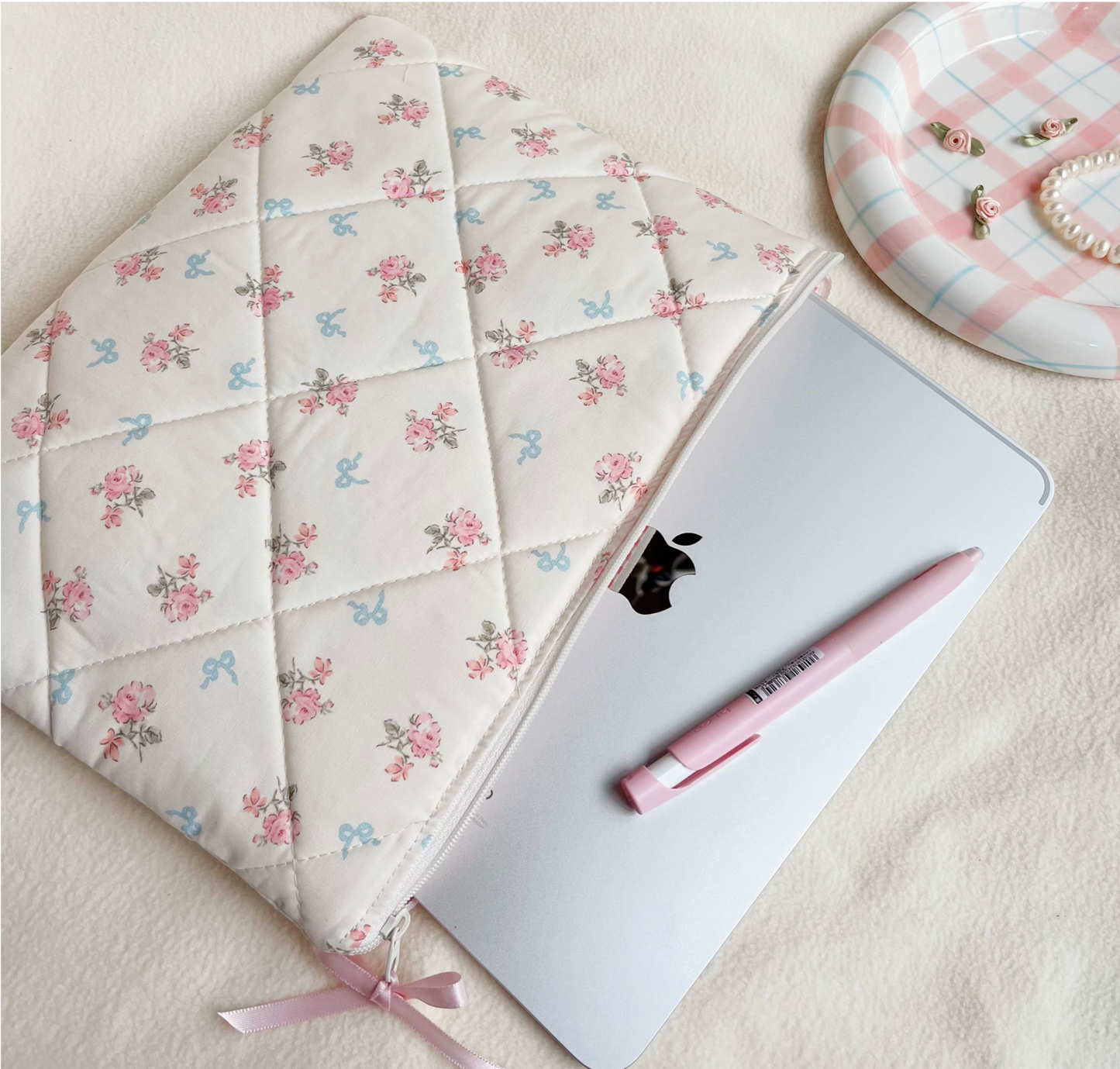 Quilted laptop sleeve