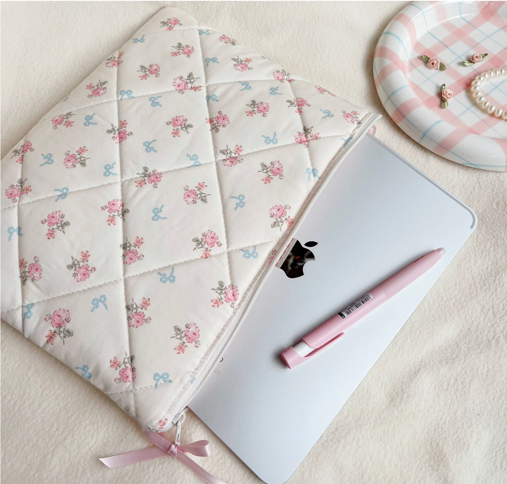Quilted laptop sleeve