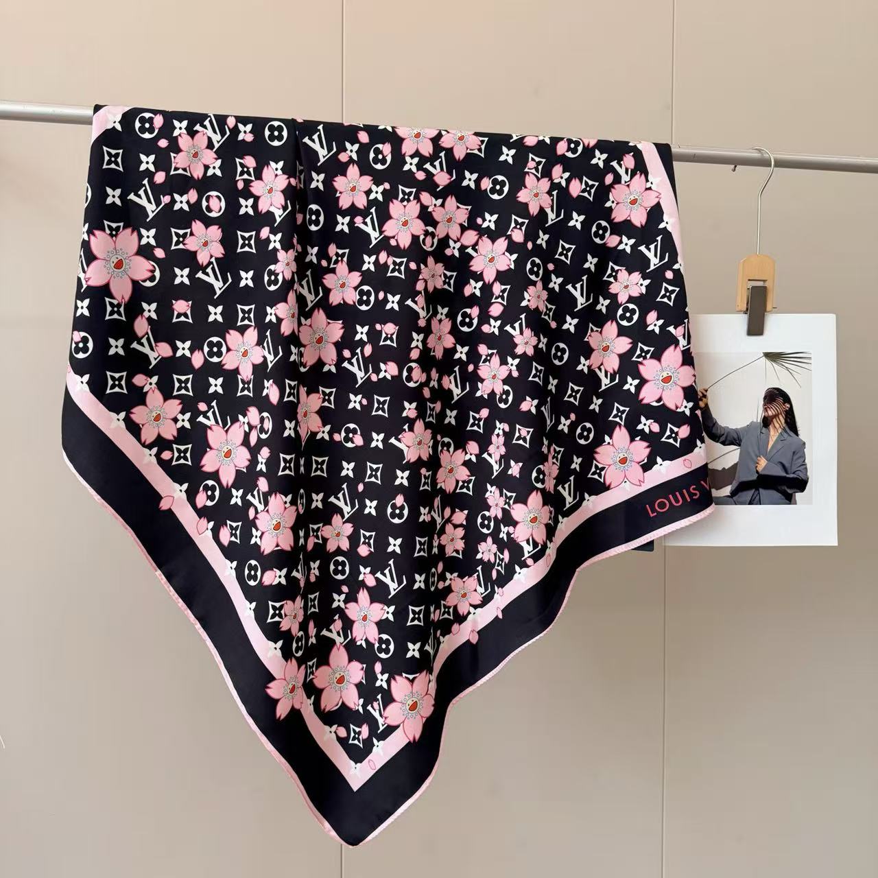 10 Styles of LV Silk Scarves (90×90cm)